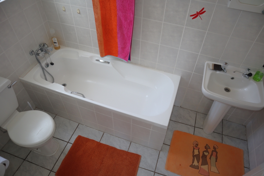 To Let 3 Bedroom Property for Rent in Wavecrest Eastern Cape